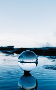 Preview wallpaper ball, reflection, water, ripples