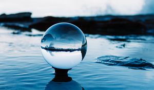 Preview wallpaper ball, reflection, water, ripples