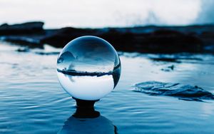 Preview wallpaper ball, reflection, water, ripples