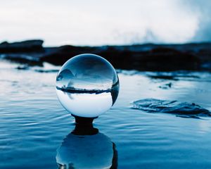 Preview wallpaper ball, reflection, water, ripples