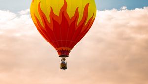 Preview wallpaper balloon, clouds, flight