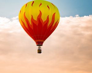 Preview wallpaper balloon, clouds, flight