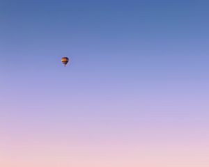 Preview wallpaper balloon, flight, sky, gradient