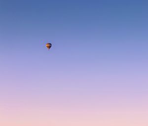 Preview wallpaper balloon, flight, sky, gradient