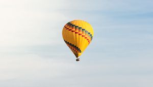 Preview wallpaper balloon, flight, tree, horizon