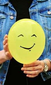 Preview wallpaper balloon, smile, hands