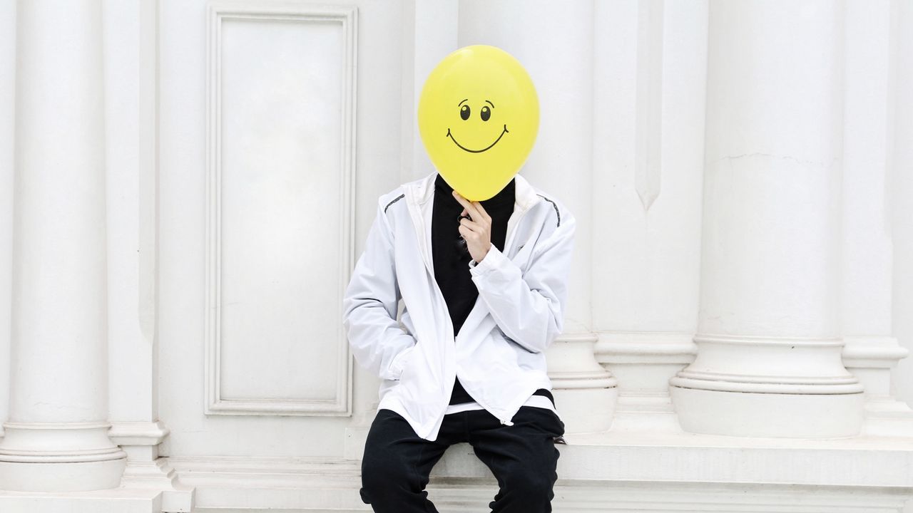 Wallpaper balloon, smile, smiley, man