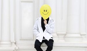 Preview wallpaper balloon, smile, smiley, man