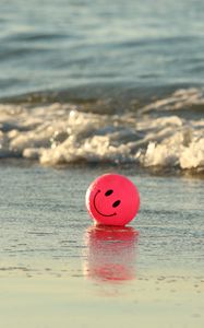 Preview wallpaper balloon, smiley, smile, sea, water, surf