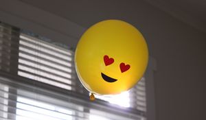 Preview wallpaper balloon, smiley, smile, happiness, love