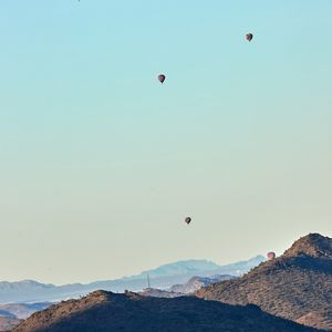 Preview wallpaper balloons, sky, mountains
