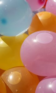 Preview wallpaper balloons, water, colorful