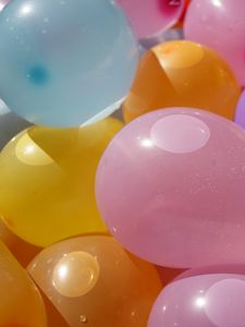 Preview wallpaper balloons, water, colorful