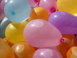 Preview wallpaper balloons, water, colorful