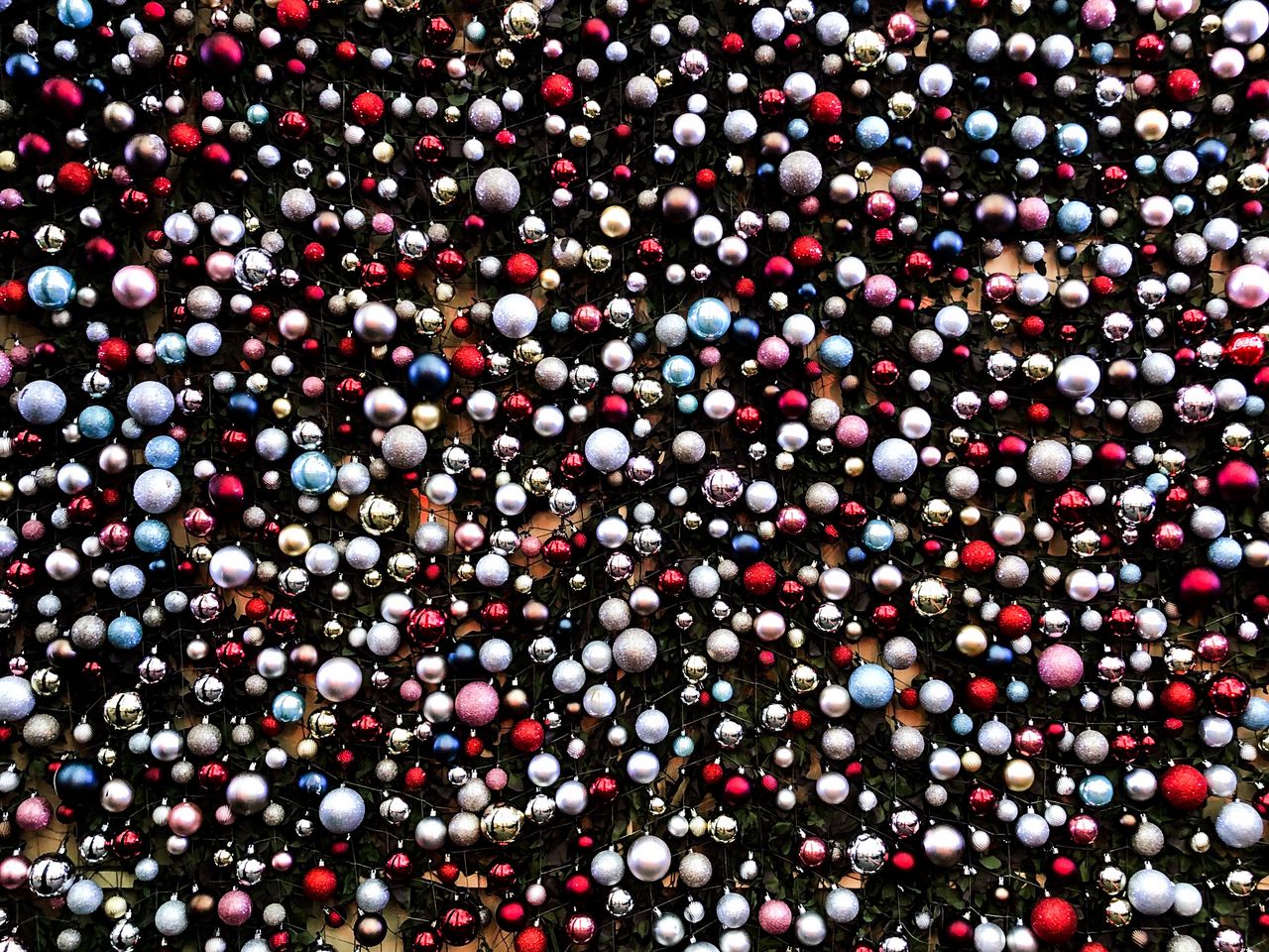 1280x960 Wallpaper balls, decorations, colorful, christmas, new year