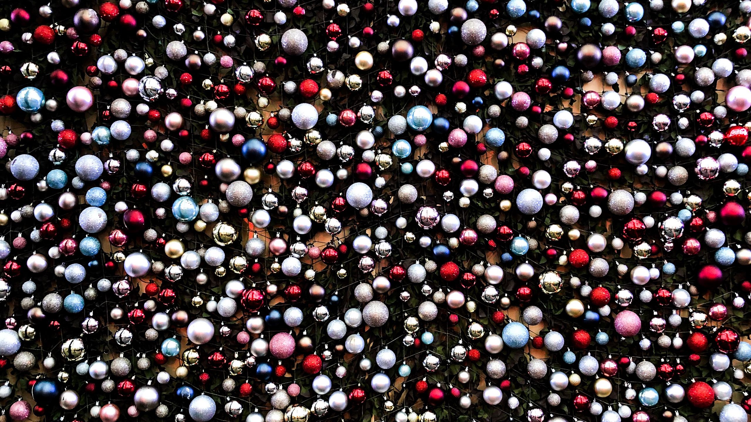 2560x1440 Wallpaper balls, decorations, colorful, christmas, new year