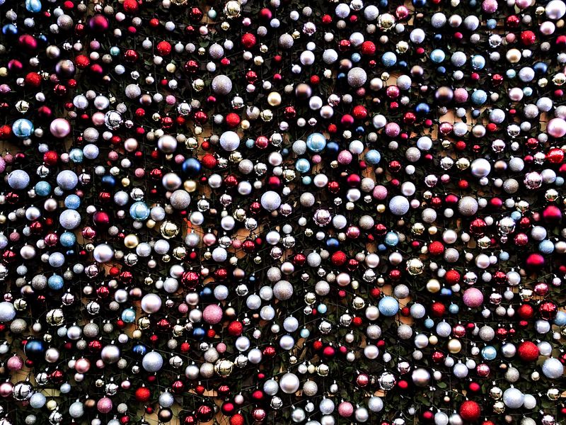 800x600 Wallpaper balls, decorations, colorful, christmas, new year