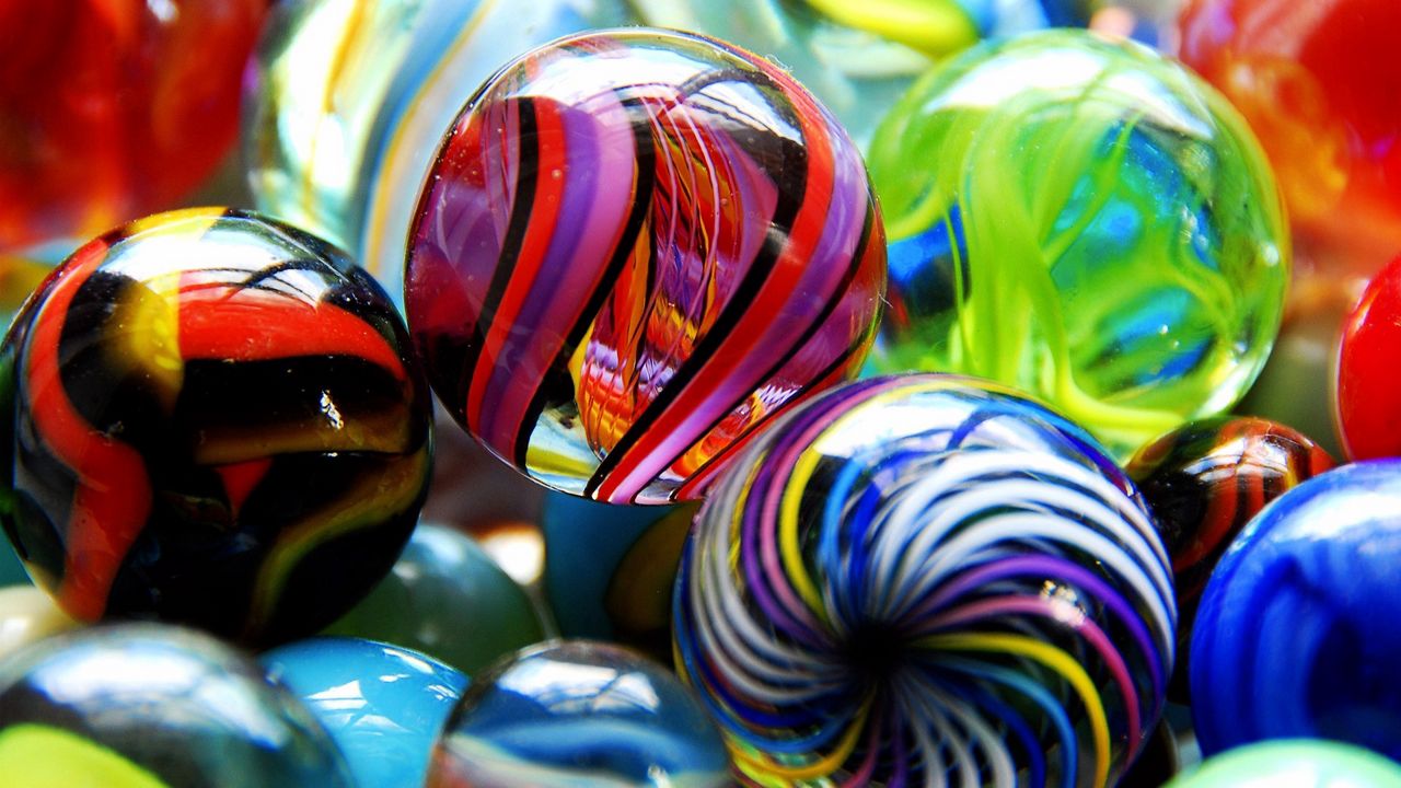 Wallpaper balls, glass, line, colorful