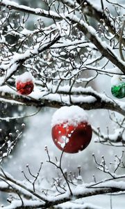 Preview wallpaper balls, twigs, new year, snow