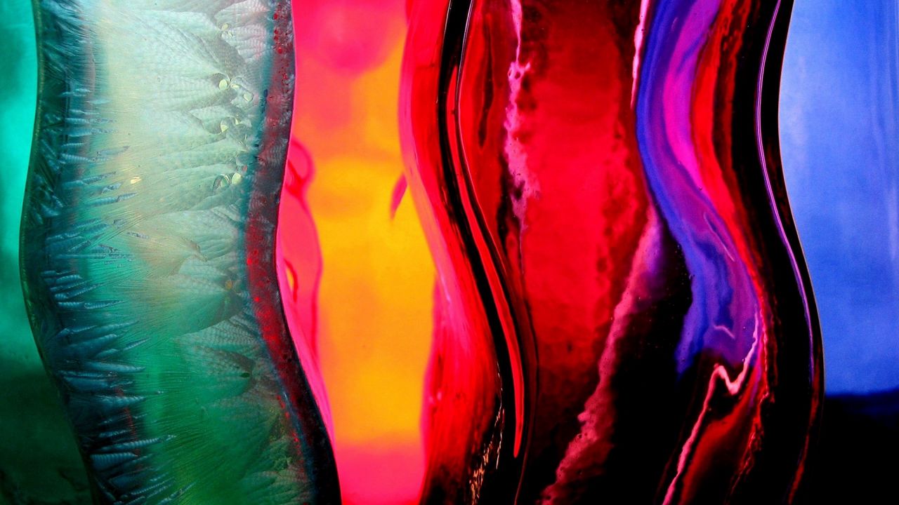 Wallpaper band, multi-colored, glass, liquid
