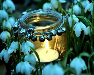 Preview wallpaper bank, candle, flowers, snowdrops