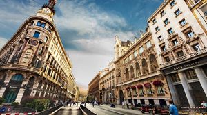 Preview wallpaper barcelona, city, building, street, people