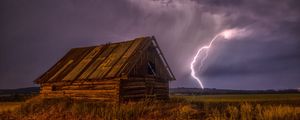 Preview wallpaper barn, lightning, sky, clouds