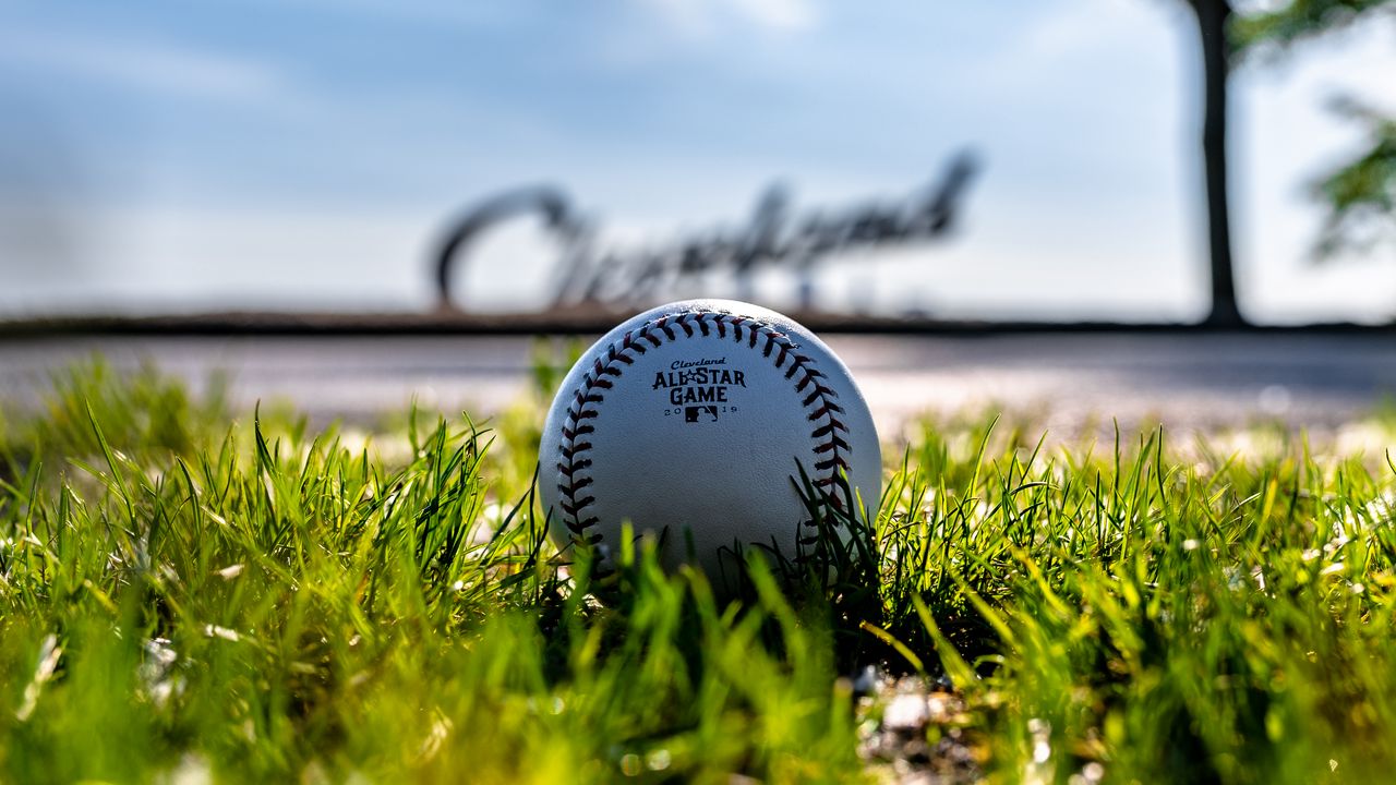 Wallpaper baseball, ball, grass