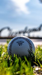 Preview wallpaper baseball, ball, grass