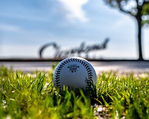 Preview wallpaper baseball, ball, grass