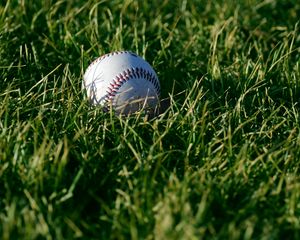 Preview wallpaper baseball, ball, grass, sport