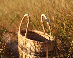 Preview wallpaper basket, braid, grass, sunshine, summer