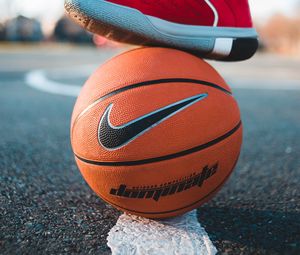 Preview wallpaper basketball ball, basketball, leg, playground