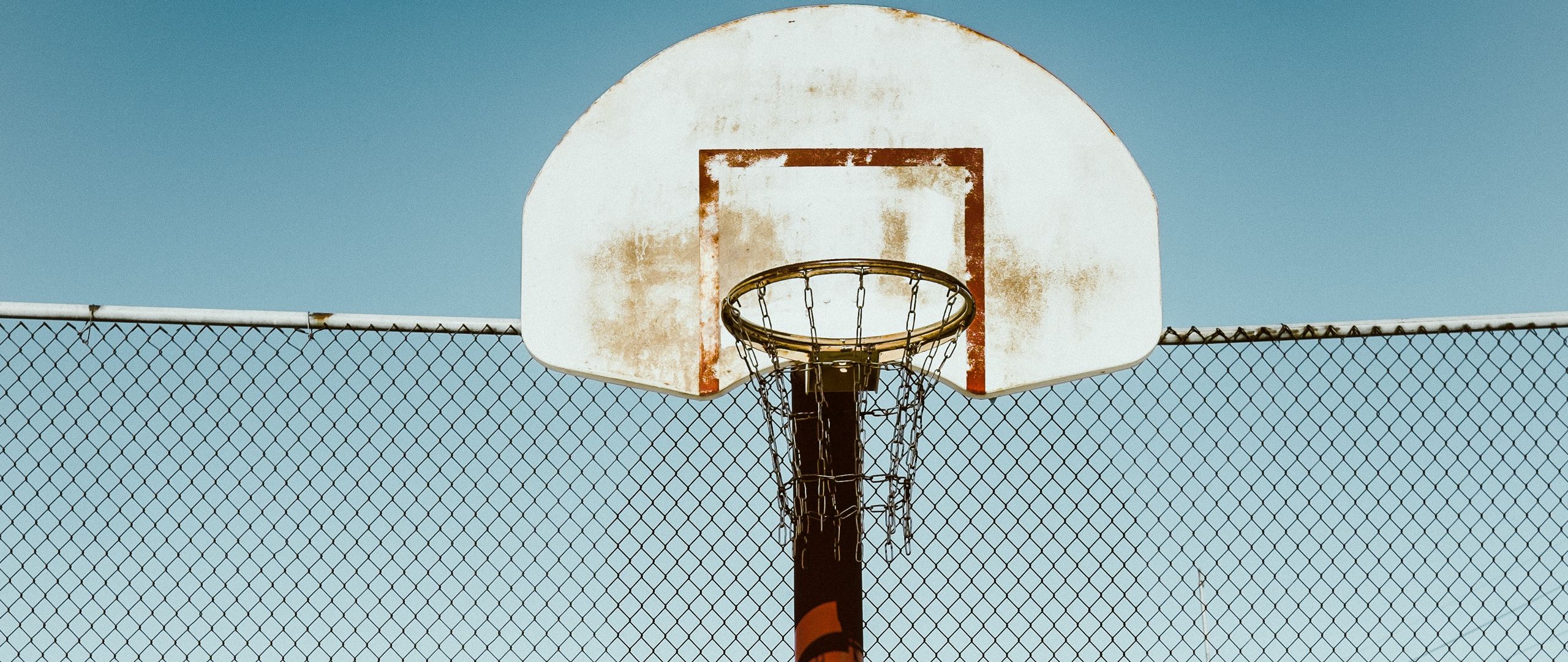 Download wallpaper 2560x1080 basketball court, old, grid, fence dual