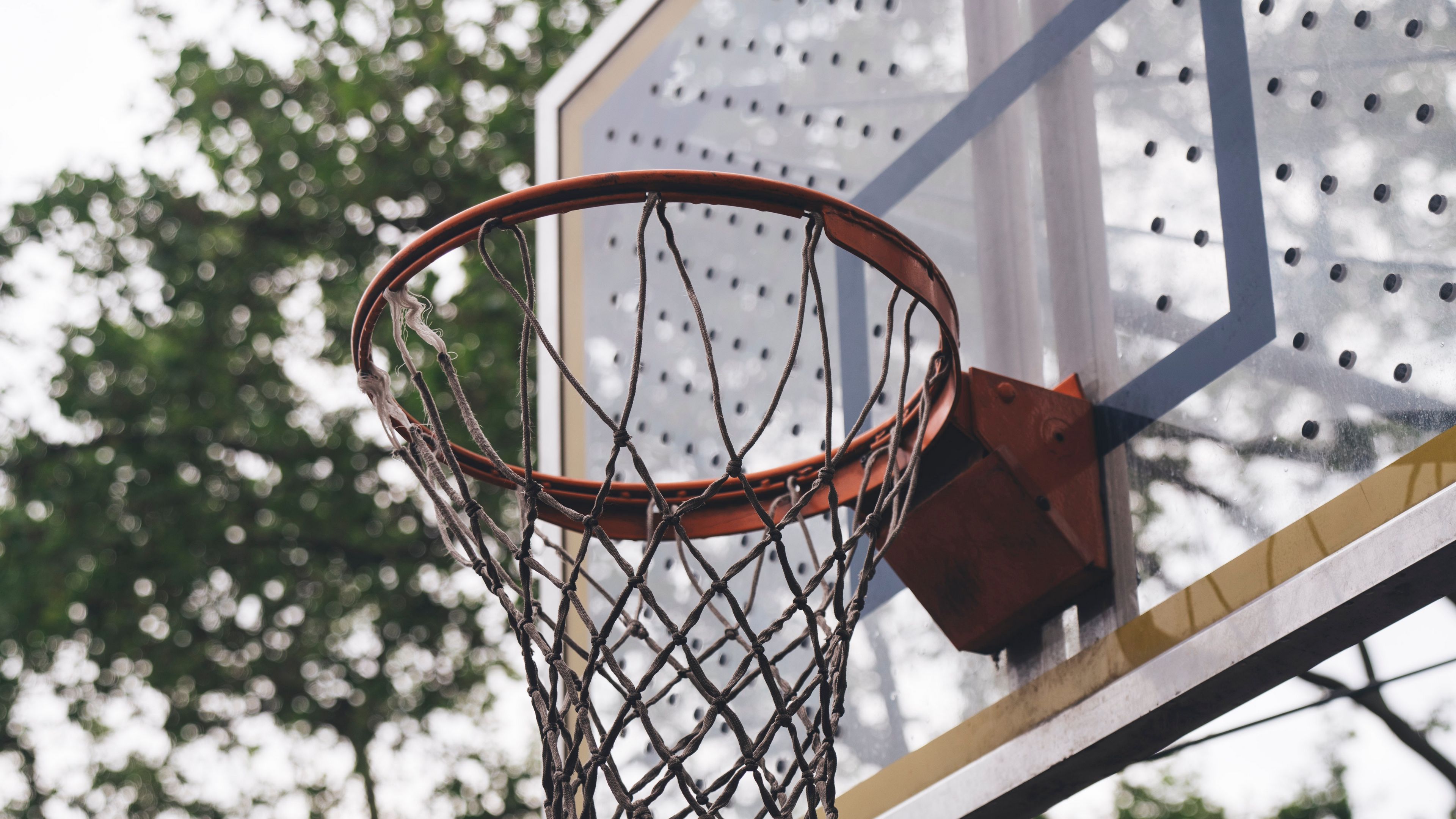 Download wallpaper 3840x2160 basketball hoop, shield, court 4k uhd 16:9