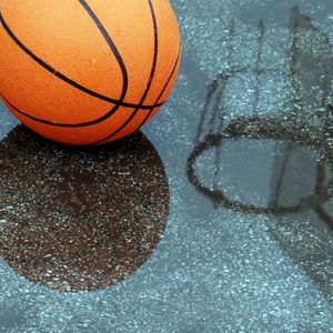 Preview wallpaper basketball, pool, reflection