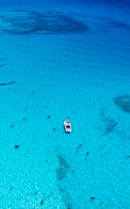 Preview wallpaper bay, ocean, boat, corals