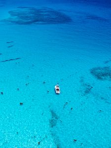 Preview wallpaper bay, ocean, boat, corals