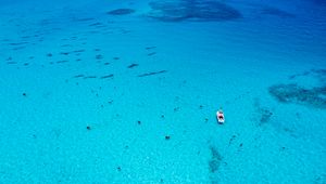 Preview wallpaper bay, ocean, boat, corals