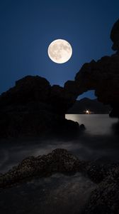 Preview wallpaper bay, rock, moon, night, sea, dark