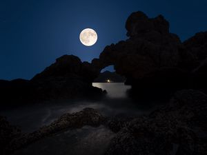 Preview wallpaper bay, rock, moon, night, sea, dark