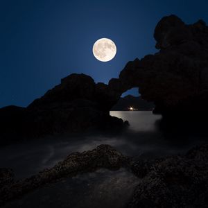 Preview wallpaper bay, rock, moon, night, sea, dark