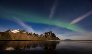 Preview wallpaper beach, mountains, northern lights, basics, night