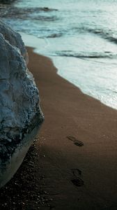 Preview wallpaper beach, rocks, sand, footprints