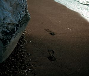 Preview wallpaper beach, rocks, sand, footprints