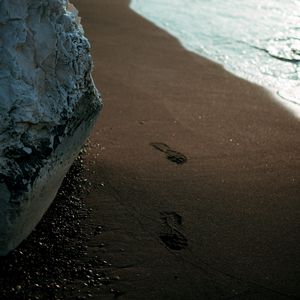 Preview wallpaper beach, rocks, sand, footprints