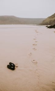 Preview wallpaper beach, sand, footprints