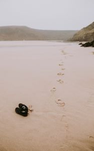 Preview wallpaper beach, sand, footprints