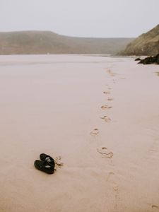 Preview wallpaper beach, sand, footprints