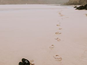 Preview wallpaper beach, sand, footprints